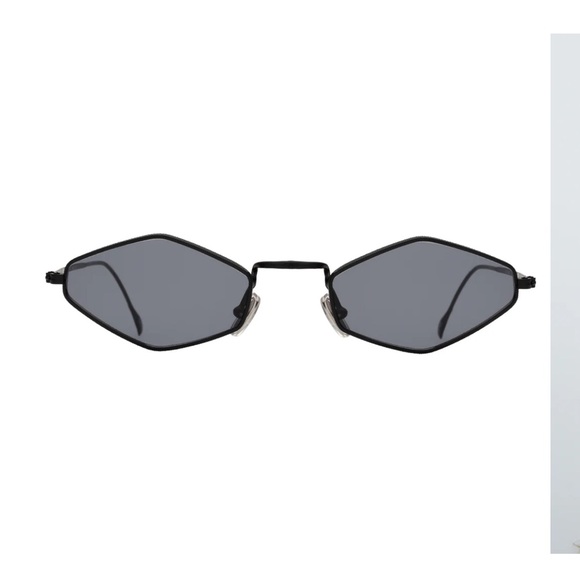 Illesteva Accessories - Illesteva Astoria Sunglasses Matte Black/Grey Flat
